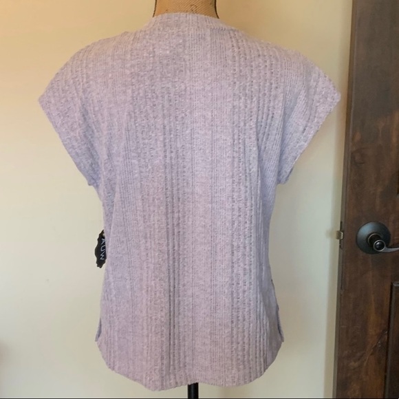 Cute top-New! - Picture 4 of 4